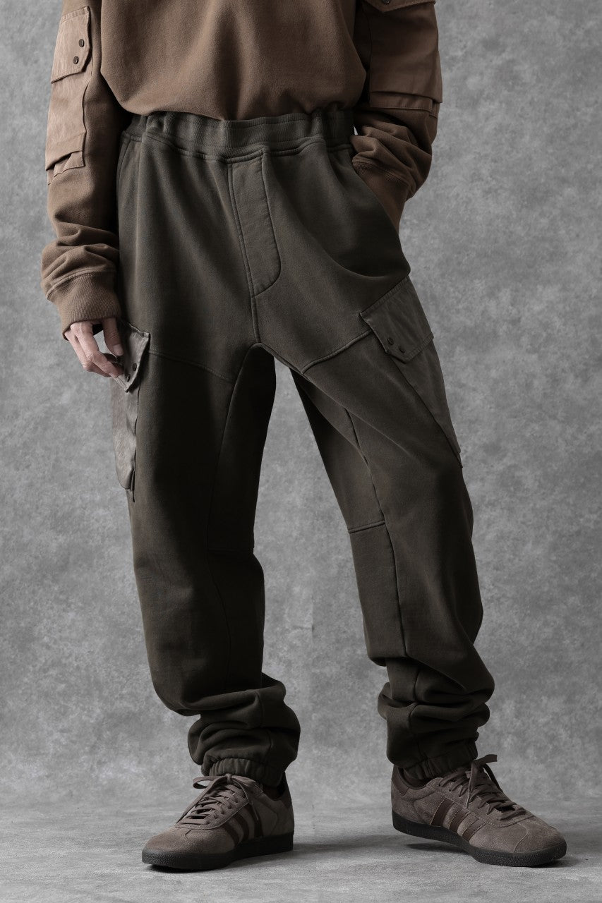Load image into Gallery viewer, Ten c MULTI POCKET SNAP SWEAT PANTS / GARMENT DYED (DARK OLIVE)