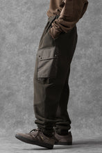 Load image into Gallery viewer, Ten c MULTI POCKET SNAP SWEAT PANTS / GARMENT DYED (DARK OLIVE)