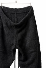 Load image into Gallery viewer, mastermind WORLD EASY JODHPURS PANTS / SOFTY BOA FLEECE (BLACK x WHITE)