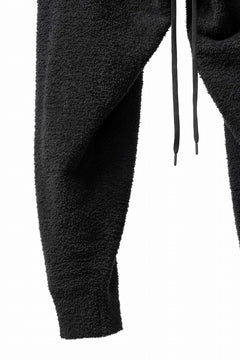 Load image into Gallery viewer, mastermind WORLD EASY JODHPURS PANTS / SOFTY BOA FLEECE (BLACK x WHITE)