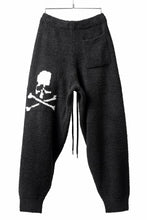 Load image into Gallery viewer, mastermind WORLD EASY JODHPURS PANTS / SOFTY BOA FLEECE (BLACK x WHITE)