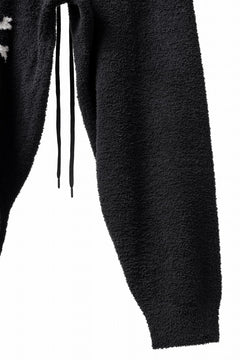 Load image into Gallery viewer, mastermind WORLD EASY JODHPURS PANTS / SOFTY BOA FLEECE (BLACK x WHITE)