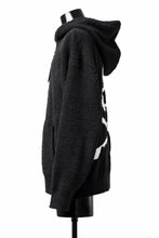 Load image into Gallery viewer, mastermind WORLD ZIP HOODIE PARKA / SOFTY BOA FLEECE (BLACK x WHITE)