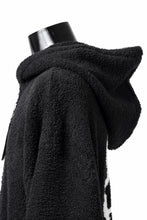 Load image into Gallery viewer, mastermind WORLD ZIP HOODIE PARKA / SOFTY BOA FLEECE (BLACK x WHITE)