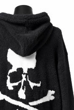 Load image into Gallery viewer, mastermind WORLD ZIP HOODIE PARKA / SOFTY BOA FLEECE (BLACK x WHITE)