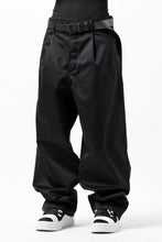 画像をギャラリービューアに読み込む, ISAMU KATAYAMA BACKLASH TUCK WIDE PANTS / HIGH DENSITY CHINO CLOTH (BLACK)