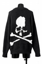 Load image into Gallery viewer, mastermind WORLD CARDIGAN / SOFTY BOA FLEECE (BLACK x WHITE)