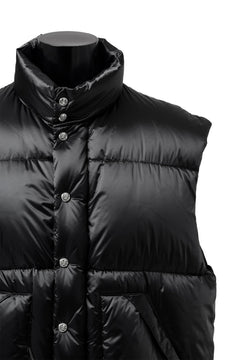 画像をギャラリービューアに読み込む, mastermind WORLD HIGH NECK DOWN VEST / KAWADA DOWN® (BLACK)