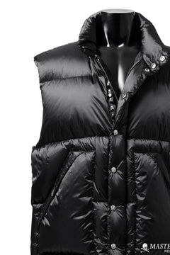 画像をギャラリービューアに読み込む, mastermind WORLD HIGH NECK DOWN VEST / KAWADA DOWN® (BLACK)