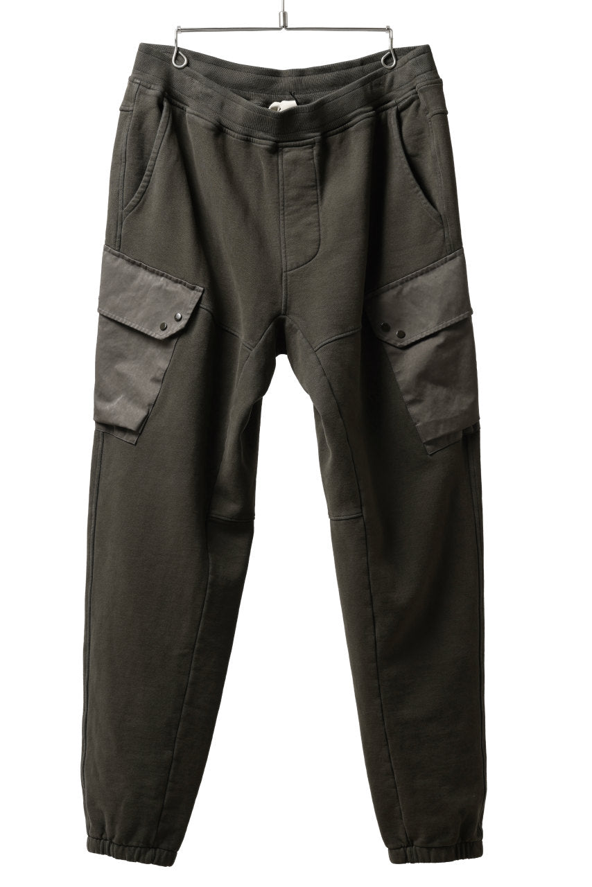 Load image into Gallery viewer, Ten c MULTI POCKET SNAP SWEAT PANTS / GARMENT DYED (DARK OLIVE)