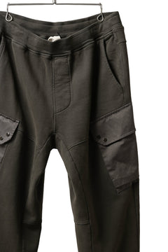 Load image into Gallery viewer, Ten c MULTI POCKET SNAP SWEAT PANTS / GARMENT DYED (DARK OLIVE)