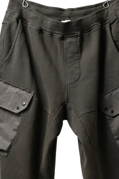 Load image into Gallery viewer, Ten c MULTI POCKET SNAP SWEAT PANTS / GARMENT DYED (DARK OLIVE)