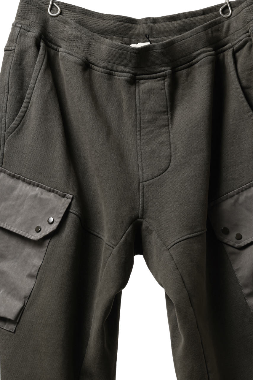 Load image into Gallery viewer, Ten c MULTI POCKET SNAP SWEAT PANTS / GARMENT DYED (DARK OLIVE)