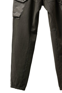 Load image into Gallery viewer, Ten c MULTI POCKET SNAP SWEAT PANTS / GARMENT DYED (DARK OLIVE)