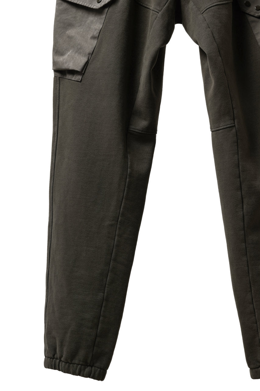 Load image into Gallery viewer, Ten c MULTI POCKET SNAP SWEAT PANTS / GARMENT DYED (DARK OLIVE)