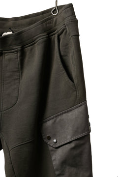Load image into Gallery viewer, Ten c MULTI POCKET SNAP SWEAT PANTS / GARMENT DYED (DARK OLIVE)