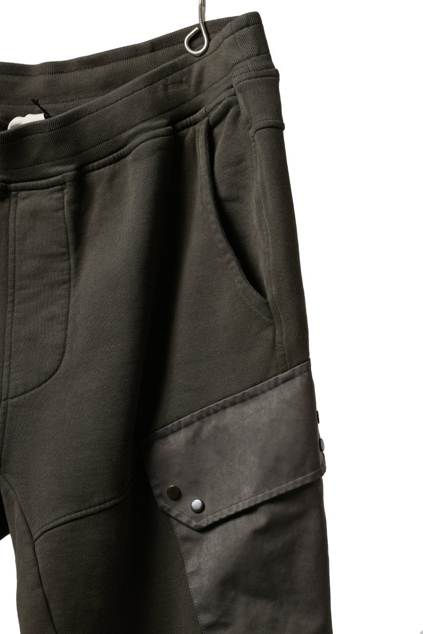 Load image into Gallery viewer, Ten c MULTI POCKET SNAP SWEAT PANTS / GARMENT DYED (DARK OLIVE)