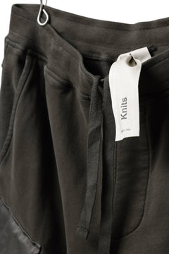 Load image into Gallery viewer, Ten c MULTI POCKET SNAP SWEAT PANTS / GARMENT DYED (DARK OLIVE)