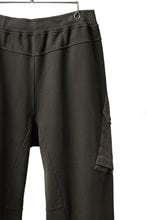 Load image into Gallery viewer, Ten c MULTI POCKET SNAP SWEAT PANTS / GARMENT DYED (DARK OLIVE)