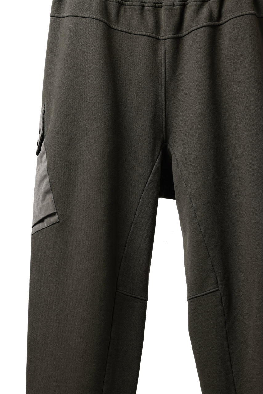 Load image into Gallery viewer, Ten c MULTI POCKET SNAP SWEAT PANTS / GARMENT DYED (DARK OLIVE)