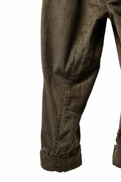 画像をギャラリービューアに読み込む, Aleksandr Manamis Corduroy Panel Pant (BROWN)