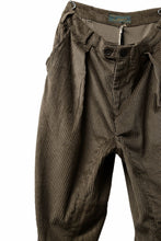 画像をギャラリービューアに読み込む, Aleksandr Manamis Corduroy Panel Pant (BROWN)