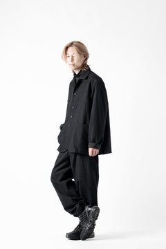 画像をギャラリービューアに読み込む, CAPERTICA SEAMLESS TROUSERS / WASHABLE WOOL GABARDINE (BLACK GRAY)