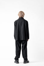 画像をギャラリービューアに読み込む, CAPERTICA SEAMLESS TROUSERS / WASHABLE WOOL GABARDINE (BLACK GRAY)