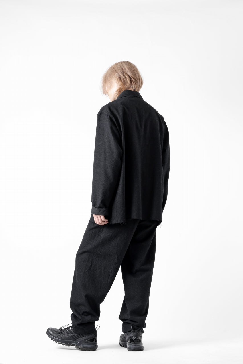 画像をギャラリービューアに読み込む, CAPERTICA SEAMLESS TROUSERS / WASHABLE WOOL GABARDINE (BLACK GRAY)