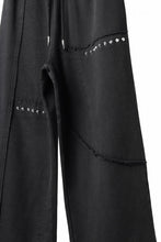 画像をギャラリービューアに読み込む, Feng Chen Wang PANELLED STRAIGHT SWEATPANTS (BLACK)