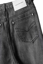 画像をギャラリービューアに読み込む, Feng Chen Wang CROSS WAISTBAND STRAIGHT LEG JEANS (BLACK)