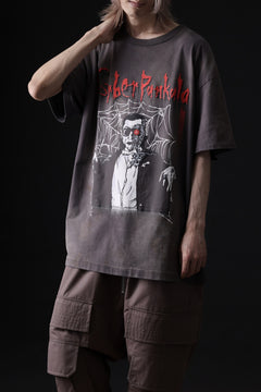 画像をギャラリービューアに読み込む, ZIG UR IDOL FADED & CRACKED SS TOPS - Cyber Punkula (VINTAGE GREY)