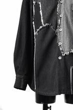 画像をギャラリービューアに読み込む, Feng Chen Wang RAW EDGE PATCHWORK DENIM SHIRT JACKET (BLACK)