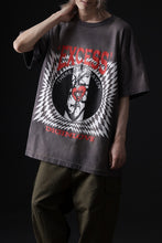 画像をギャラリービューアに読み込む, ZIG UR IDOL FADED & CRACKED SS TOPS - EXCESS (VINTAGE GREY)