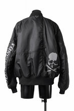 Load image into Gallery viewer, MASTERMIND WORLD x ALPHA INDUSTRIES RIVERSIBLE MA-1 JACKET (BLACK)