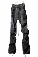画像をギャラリービューアに読み込む, A.F ARTEFACT TUCK VOLUME BAGGY PANTS / FADED DENIM (DAMAGE BLACK)