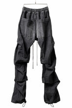 画像をギャラリービューアに読み込む, A.F ARTEFACT TUCK VOLUME BAGGY PANTS / FADED DENIM (DAMAGE BLACK)