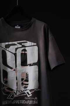 画像をギャラリービューアに読み込む, ZIG UR IDOL FADED & CRACKED SS TOPS - 666 (VINTAGE GREY)