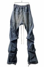 画像をギャラリービューアに読み込む, A.F ARTEFACT TUCK VOLUME BAGGY PANTS / FADED DENIM (INDIGO BLUE)