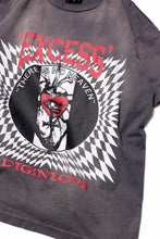 画像をギャラリービューアに読み込む, ZIG UR IDOL FADED &amp; CRACKED SS TOPS - EXCESS (VINTAGE GREY)