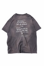 画像をギャラリービューアに読み込む, ZIG UR IDOL FADED & CRACKED SS TOPS - 666 (VINTAGE GREY)