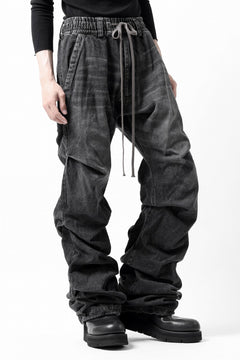 画像をギャラリービューアに読み込む, A.F ARTEFACT TUCK VOLUME BAGGY PANTS / FADED DENIM (DAMAGE BLACK)