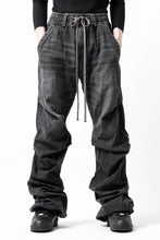 画像をギャラリービューアに読み込む, A.F ARTEFACT TUCK VOLUME BAGGY PANTS / FADED DENIM (DAMAGE BLACK)
