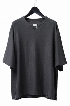 Load image into Gallery viewer, CAPERTICA OVERSIZED ASYMMETRY TEE / LINEN HEAVY JERSEY (ANTIQUE BLACK)