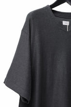 画像をギャラリービューアに読み込む, CAPERTICA KEY NECK TEE / LINEN HEAVY JERSEY (ANTIQUE BLACK)