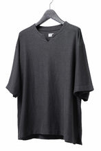 画像をギャラリービューアに読み込む, CAPERTICA KEY NECK TEE / LINEN HEAVY JERSEY (ANTIQUE BLACK)