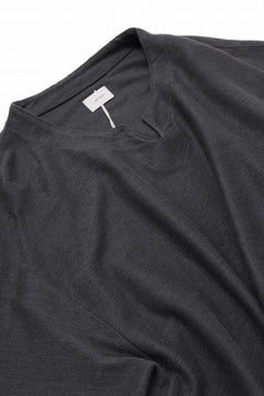 Load image into Gallery viewer, CAPERTICA OVERSIZED ASYMMETRY TEE / LINEN HEAVY JERSEY (ANTIQUE BLACK)