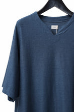 Load image into Gallery viewer, CAPERTICA OVERSIZED ASYMMETRY TEE / LINEN HEAVY JERSEY (ANTIQUE BLACK)