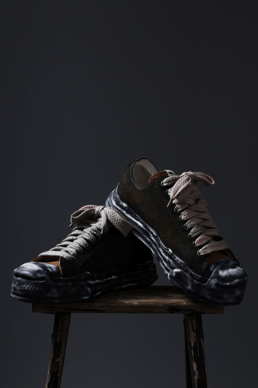 画像をギャラリービューアに読み込む, ISAMU KATAYAMA BACKLASH xx Maison MIHARA YASUHIRO “HANK” OG SOLE STEER SUEDE GARMENT-DYED LOW-TOP SNEAKER (BLACK)