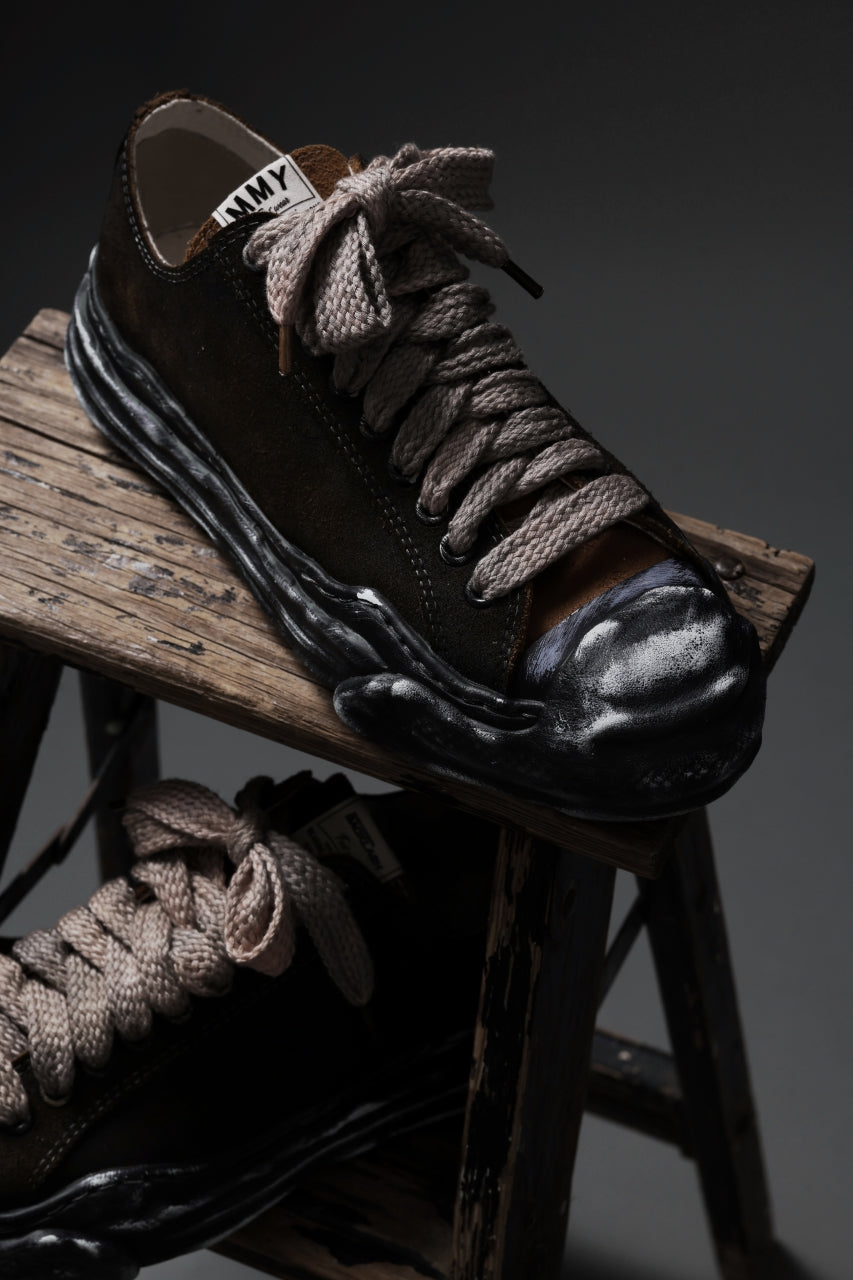画像をギャラリービューアに読み込む, ISAMU KATAYAMA BACKLASH xx Maison MIHARA YASUHIRO “HANK” OG SOLE STEER SUEDE GARMENT-DYED LOW-TOP SNEAKER (BLACK)